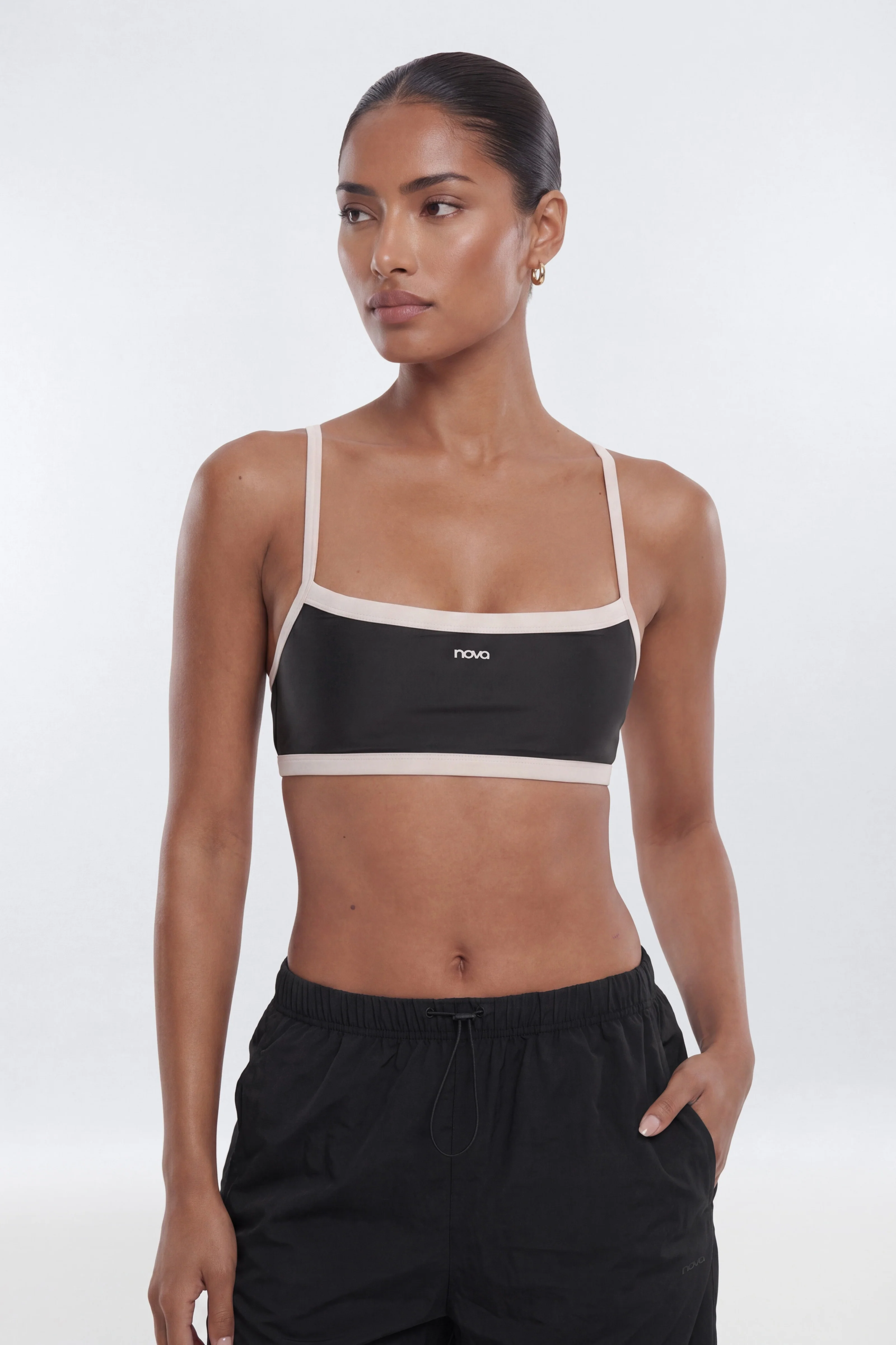 AirSculpt™ Contrast Strap Sports Bra - Black - Image 2