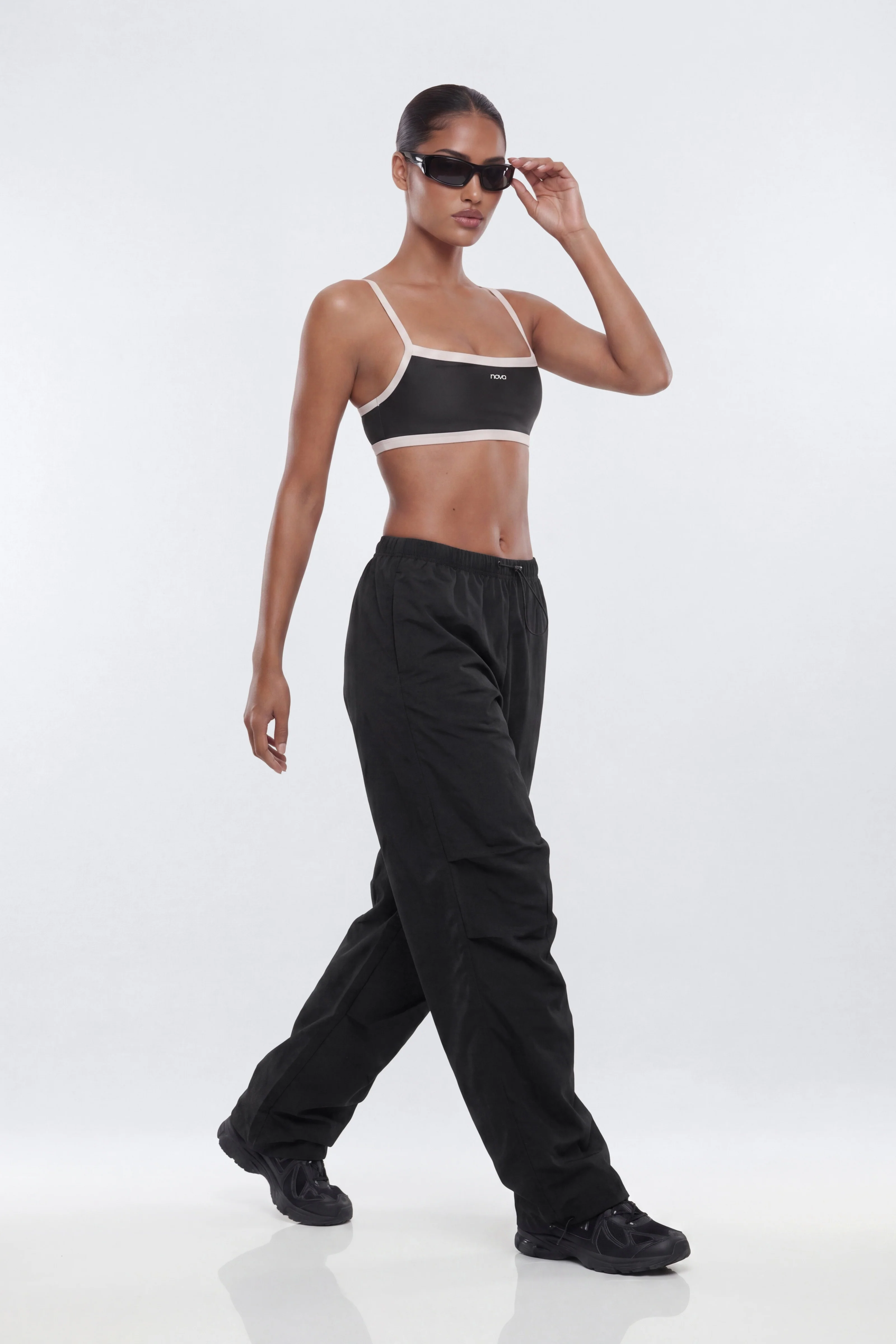 AirSculpt™ Contrast Strap Sports Bra - Black - Image 3