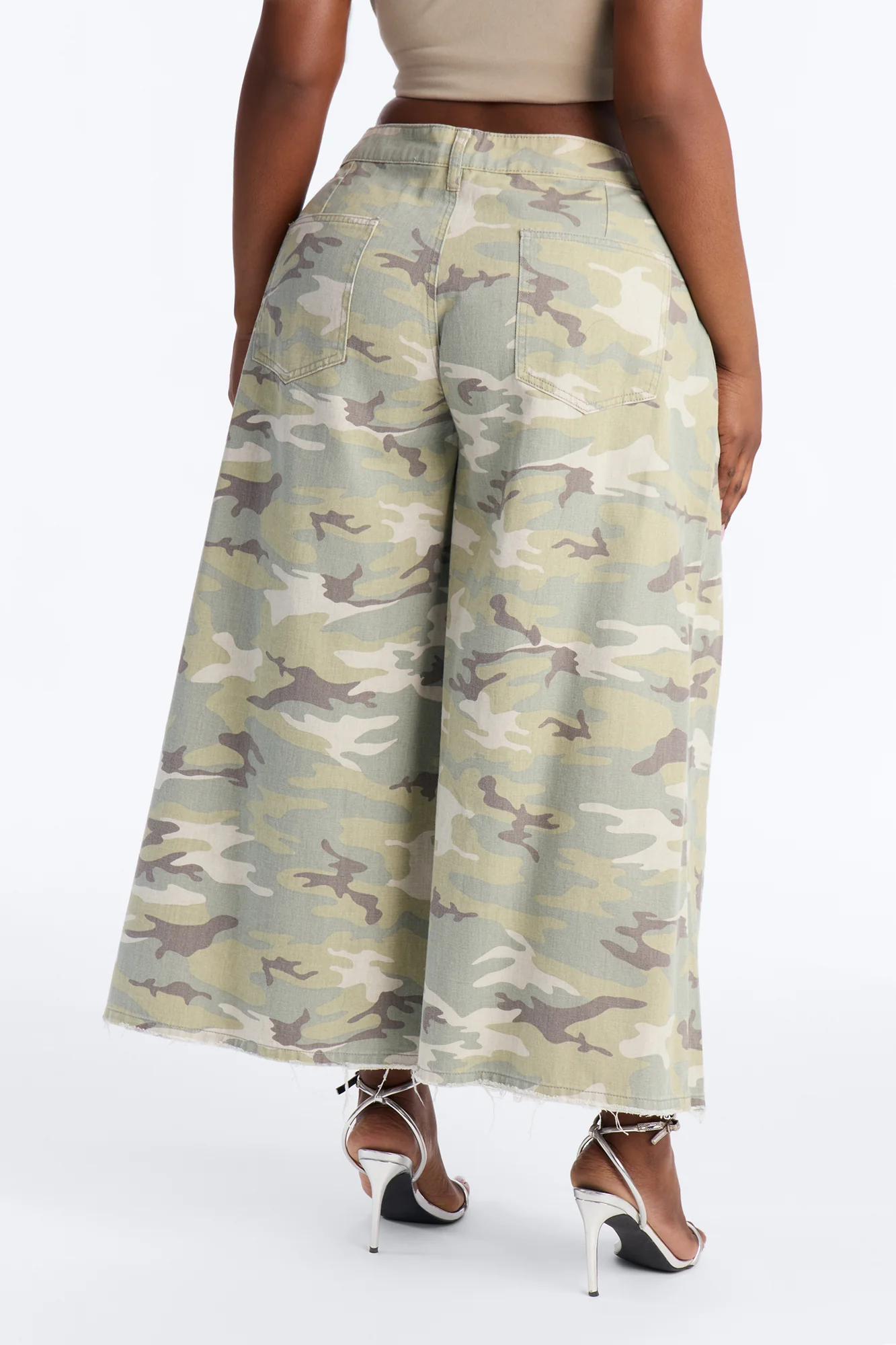 Clover Low Rise Cropped Camo Wide Leg Pant - Camouflage - Image 6