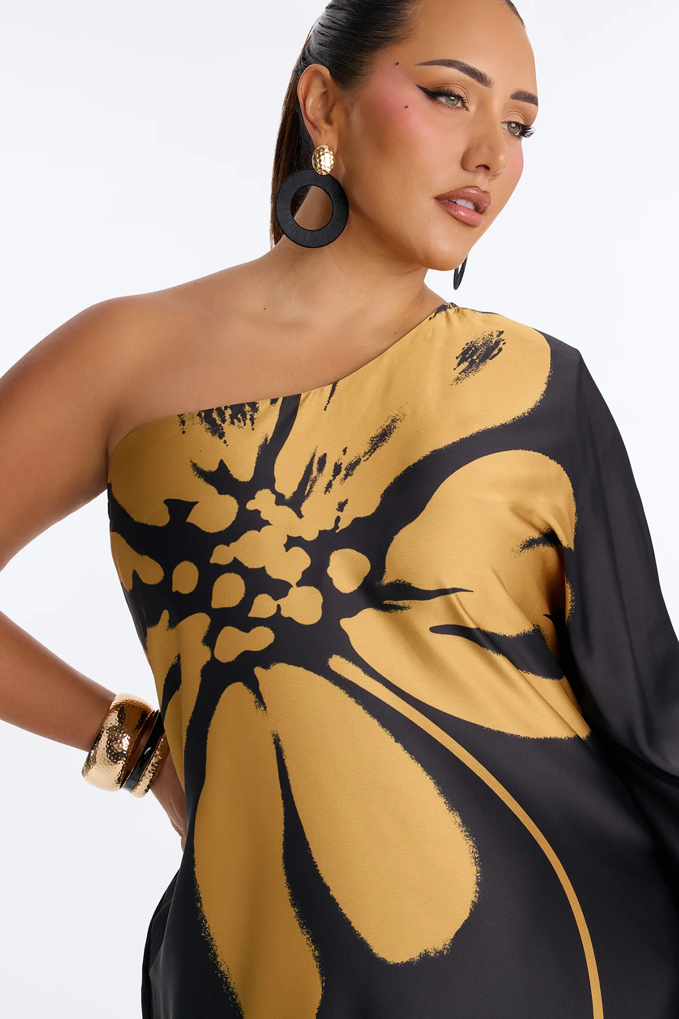 Gentle Glow Satin Kaftan Maxi Dress - Black/Gold - Image 6