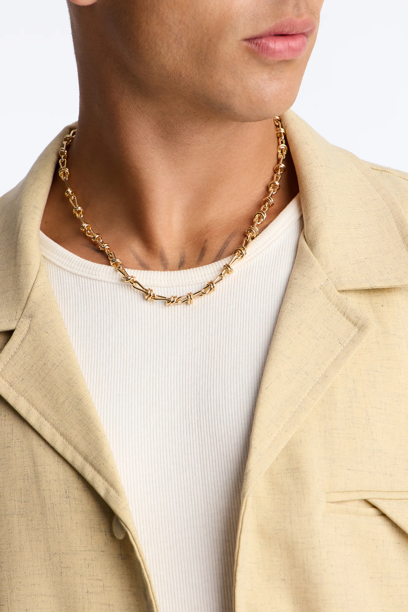 Latch Onto Me Chain Necklace - Gold
