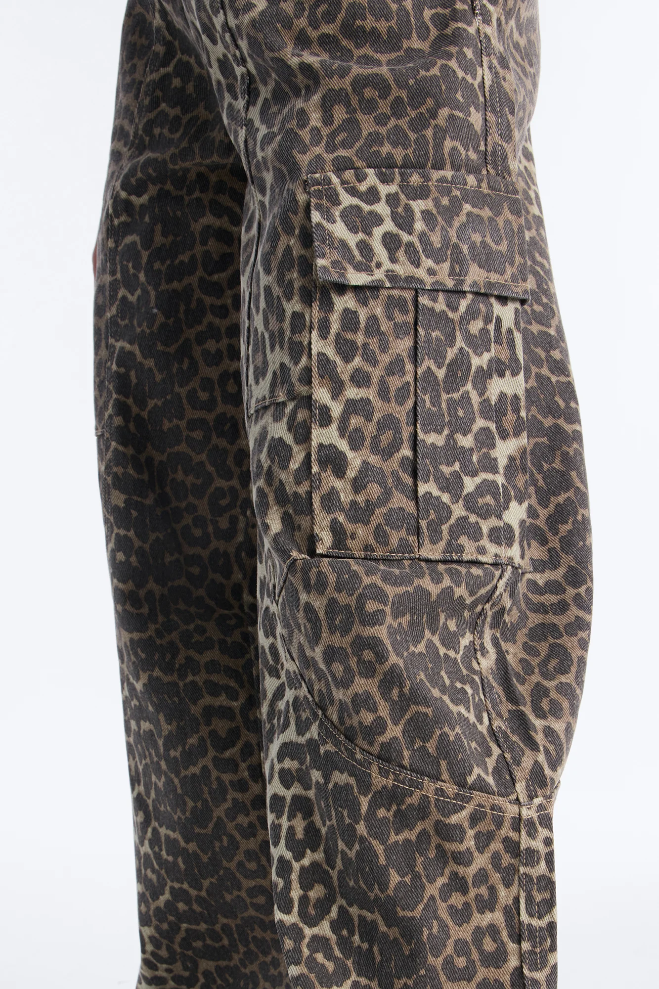 Londyn Leopard Mid Rise Cargo Barrel Leg Pant 30″ - Leopard - Image 3