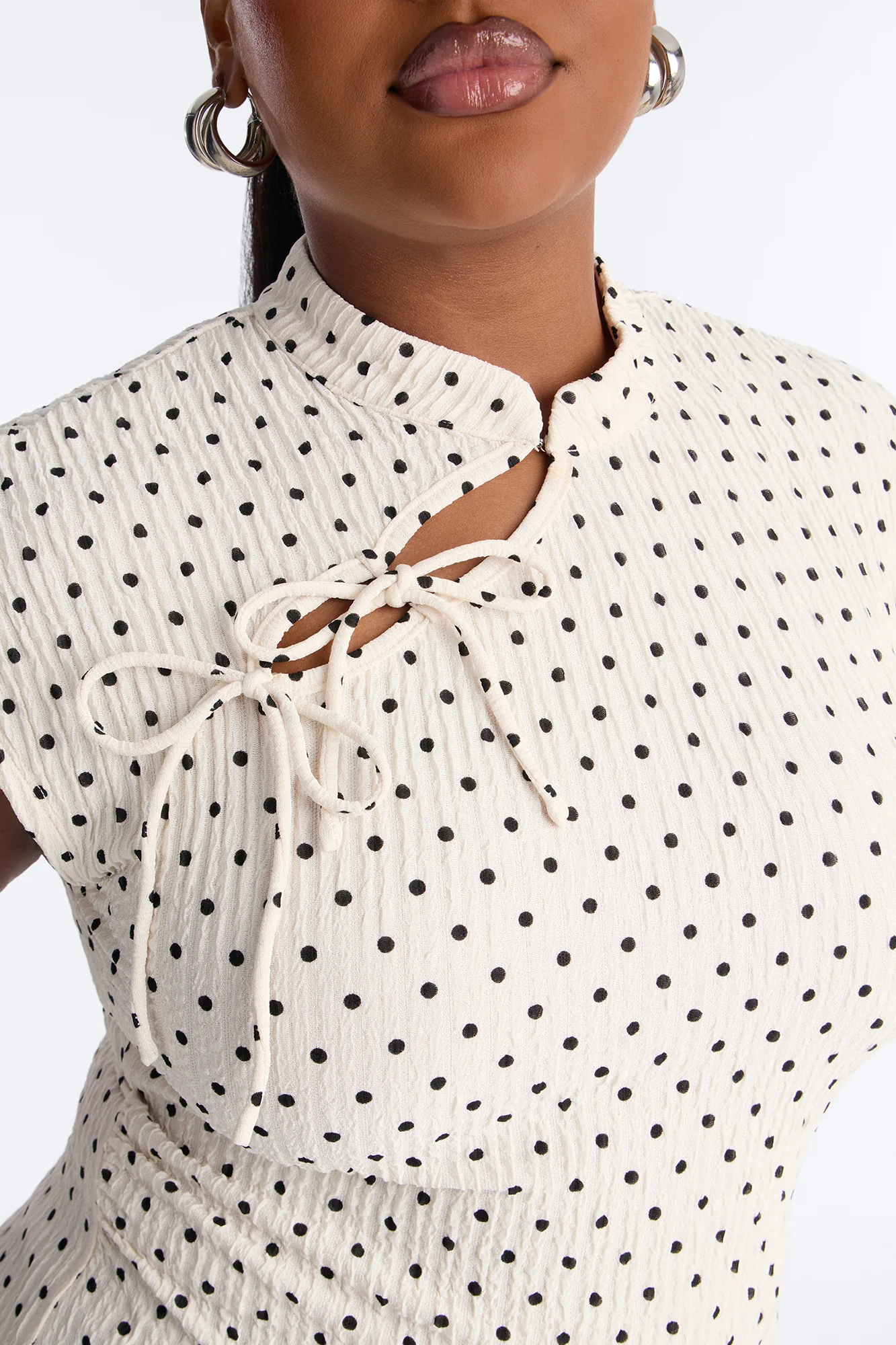 Mina Textured Polka Dot Mock Neck Short Sleeve Top - Cream/combo - Image 7