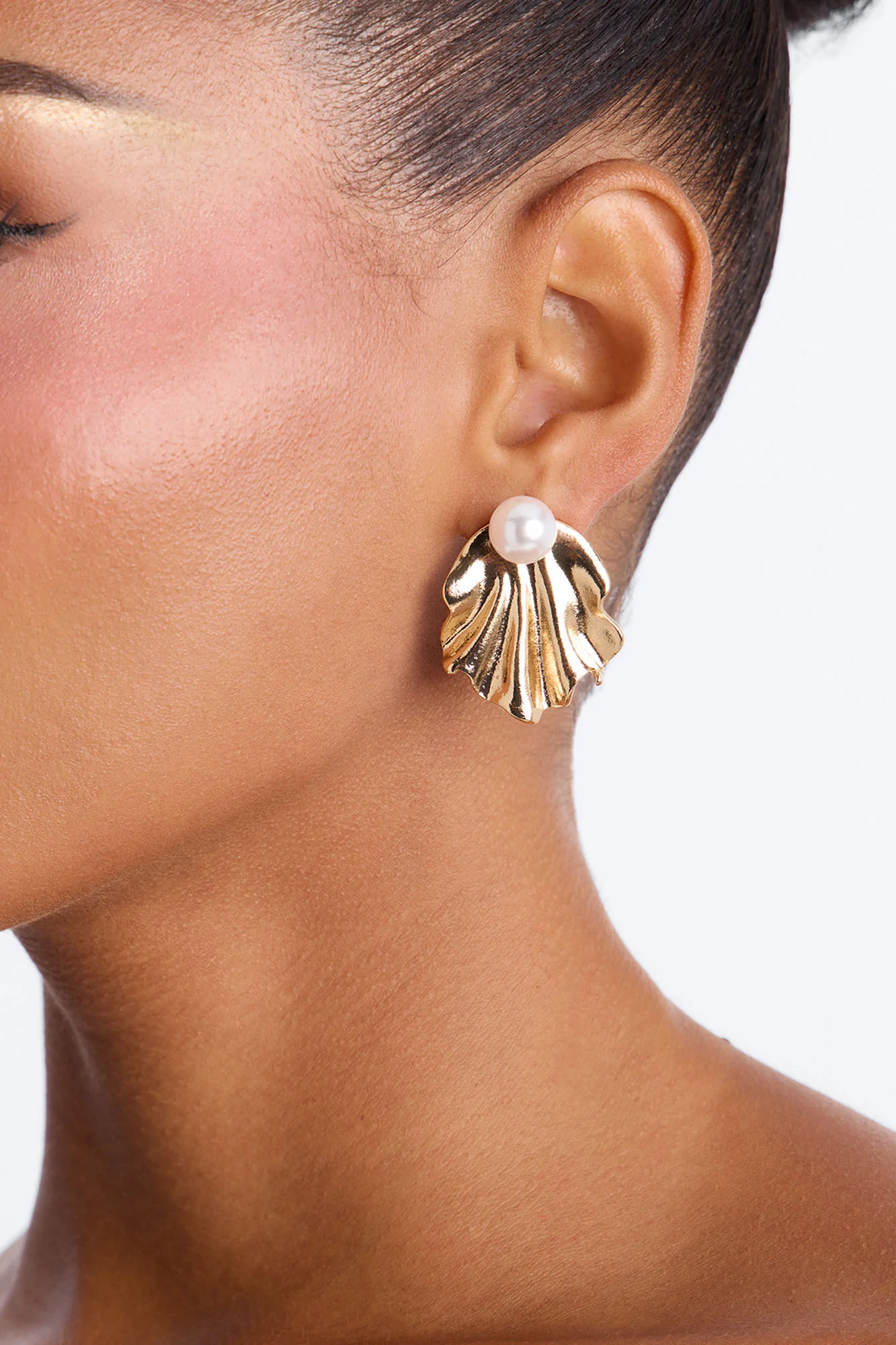 Ocean's Pearl Earrings - Gold