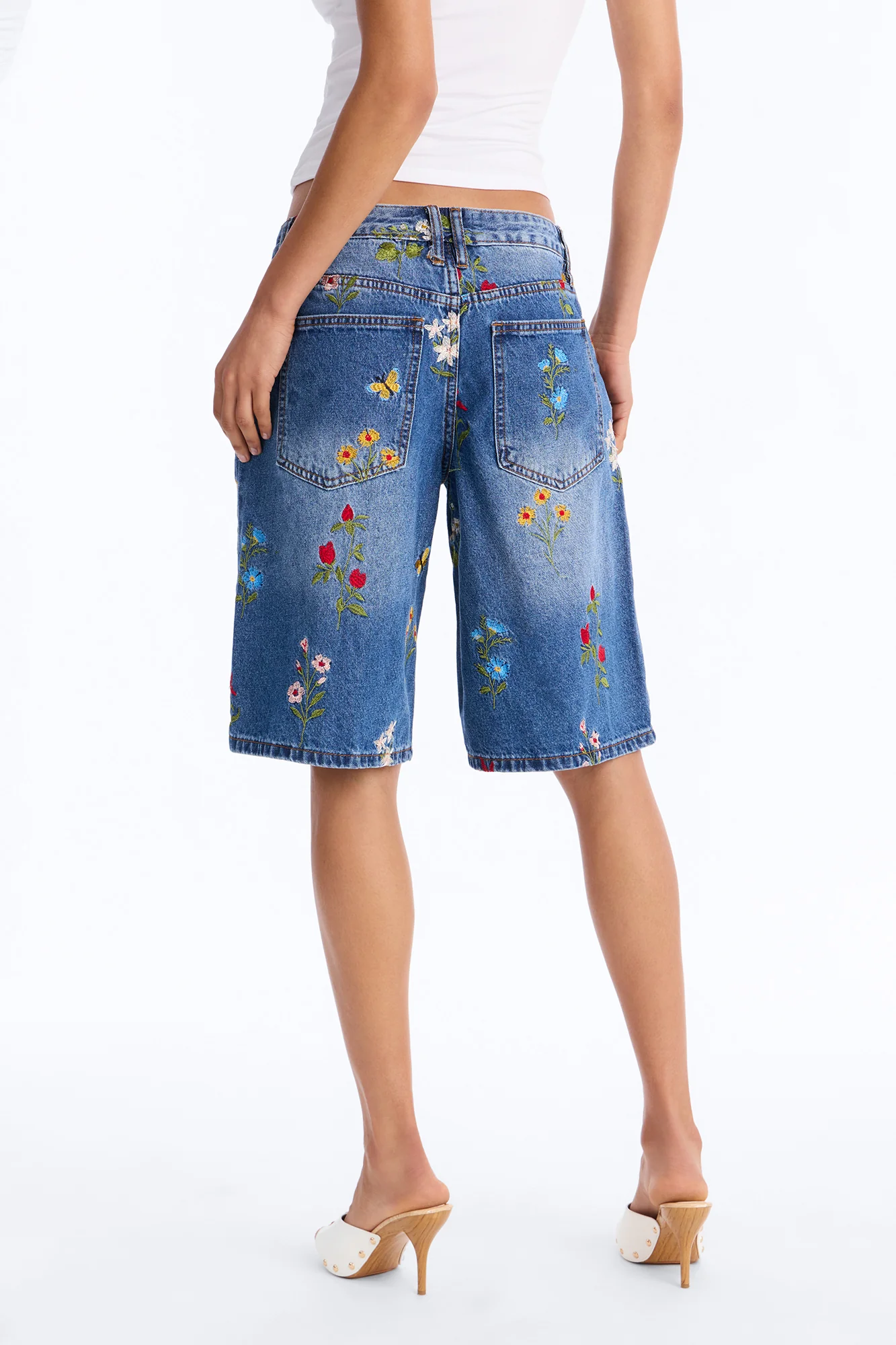 Parc De Fleurs Embroidered Denim Shorts - Medium Wash - Image 4