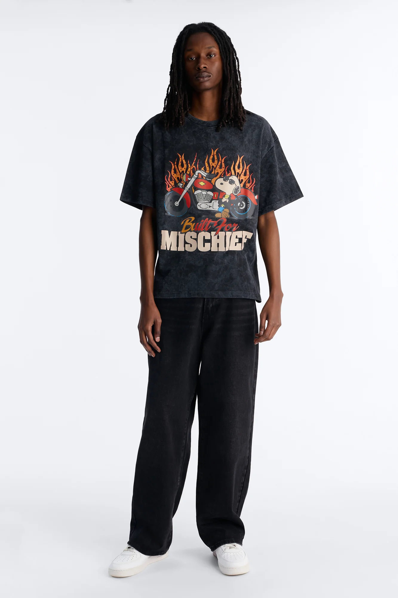Peanuts Snoopy Mischief Rhinestones Mineral Wash Fleece Tee - Black Wash - Image 2