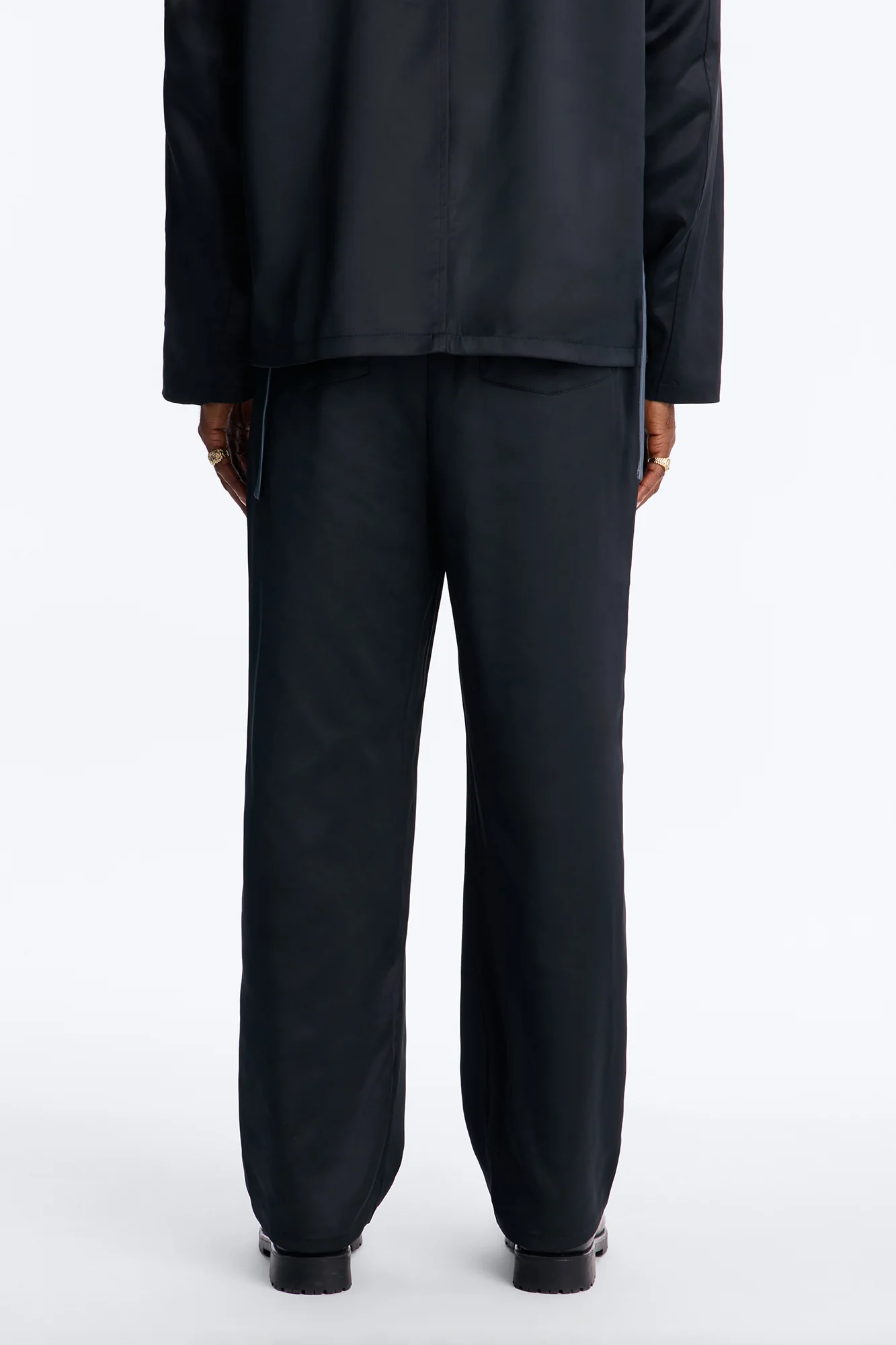 Relaxed Liquid Shadow Pleated Trouser - Black - Image 4