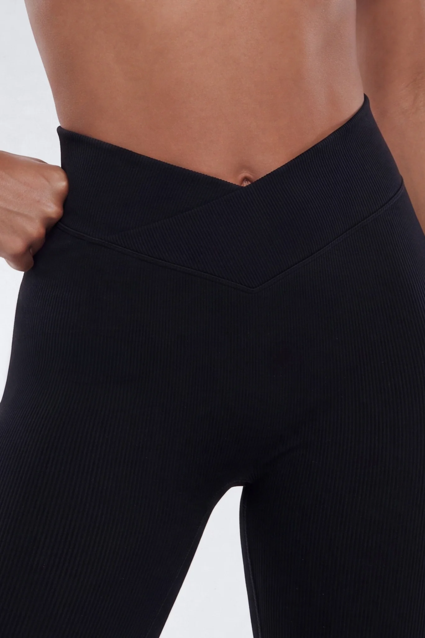 SeamlessLift™ 17″ Crossover Capri Legging - Black - Image 3