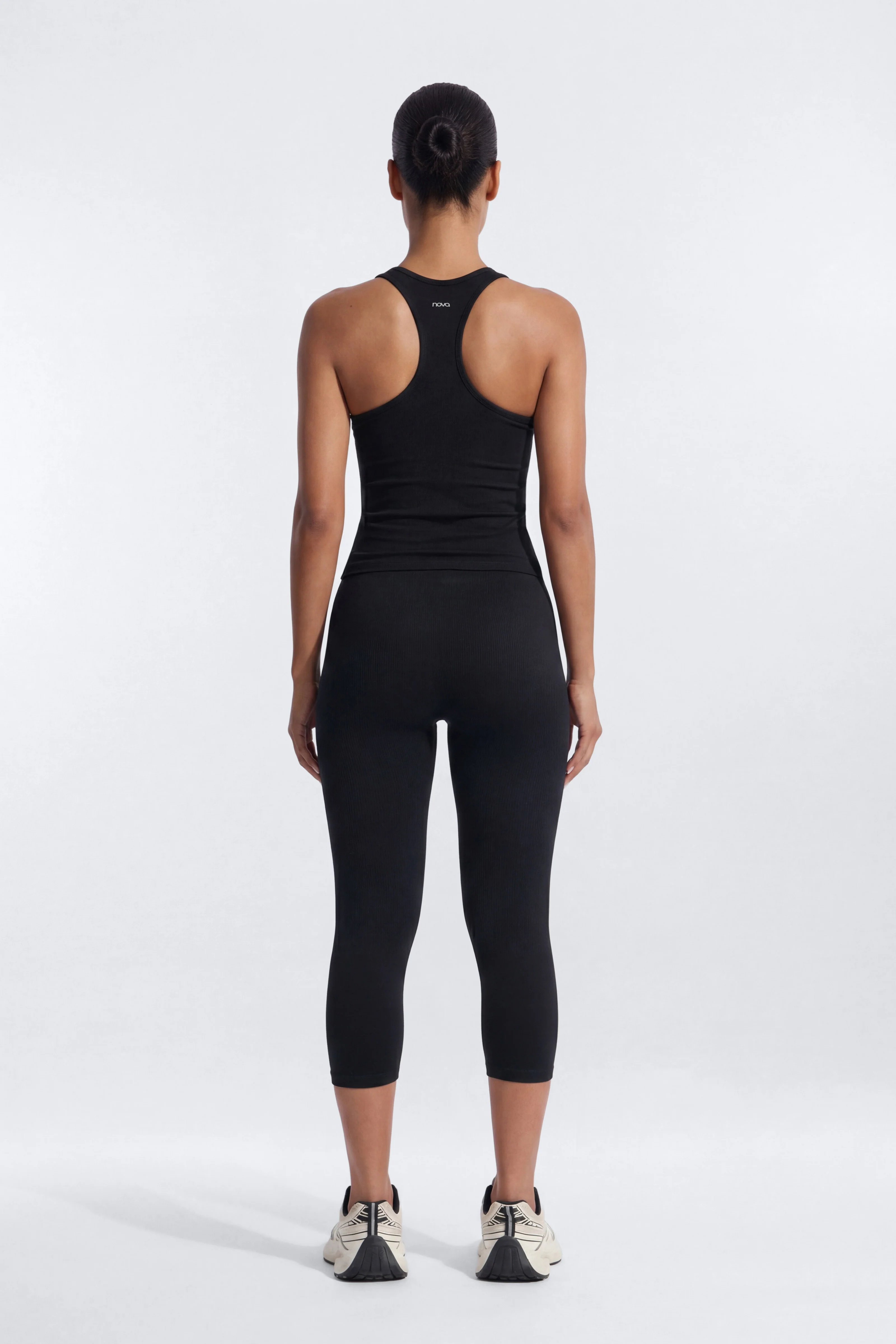 SeamlessLift™ 17″ Crossover Capri Legging - Black - Image 4