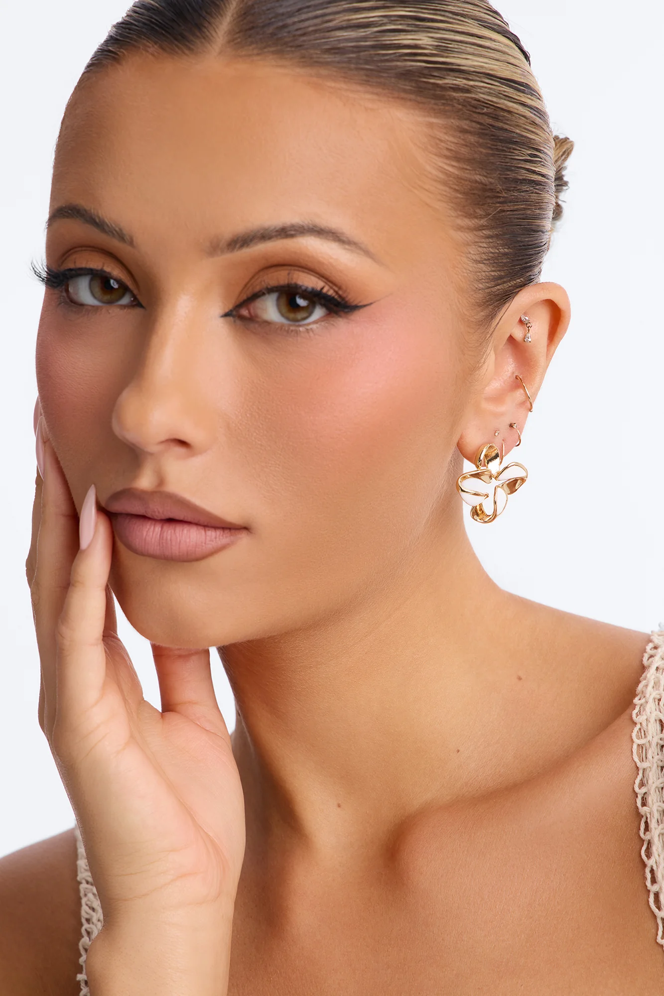 Star Lily Stud Earrings - White/Gold