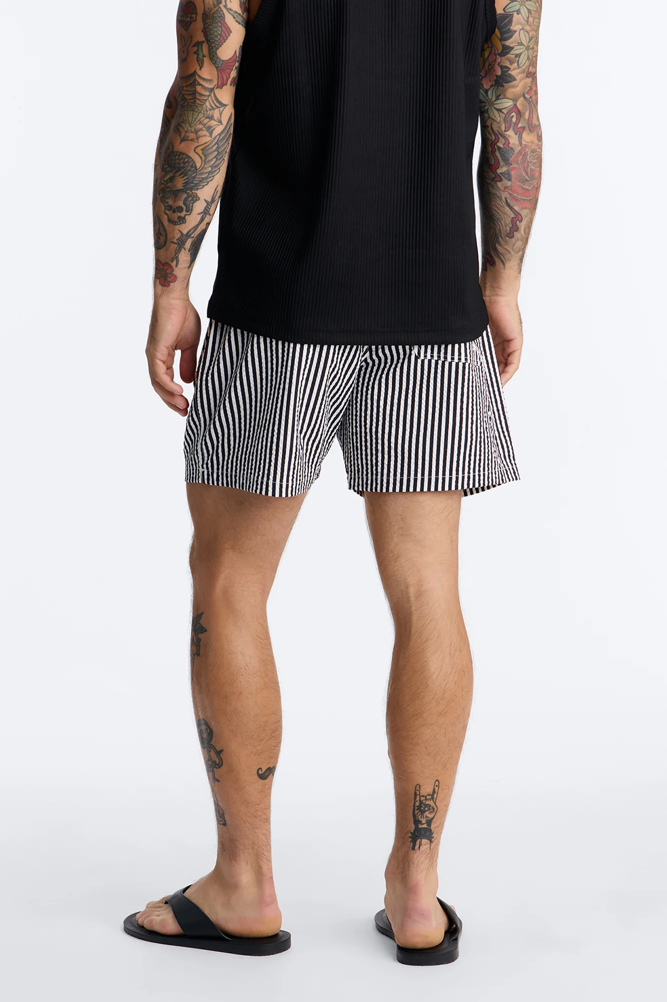 Striped Resort Seersucker Swim Trunk 6″ - Black - Image 4