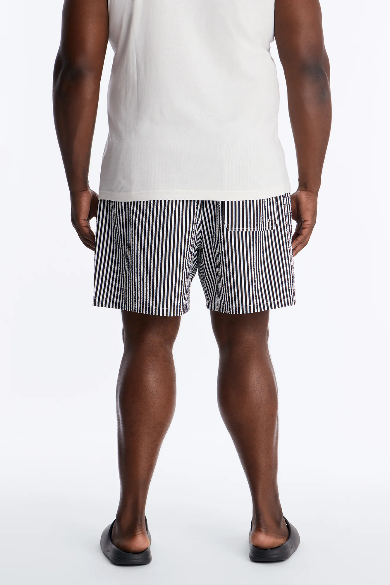 Striped Resort Seersucker Swim Trunk 6″ - Black - Image 8