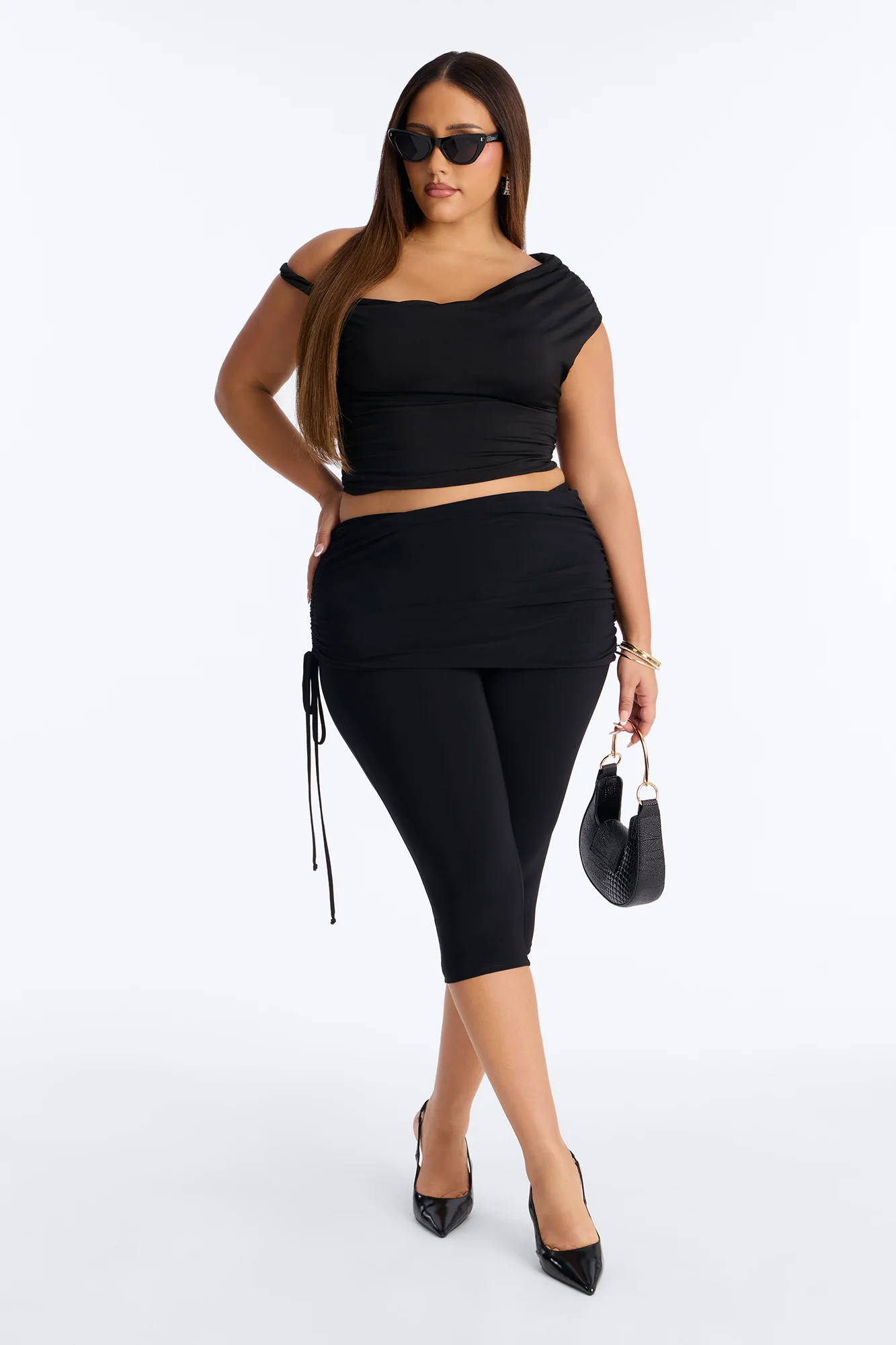 Teya Mid Rise Draped Ruched Capri Legging 19″ - Black - Image 5