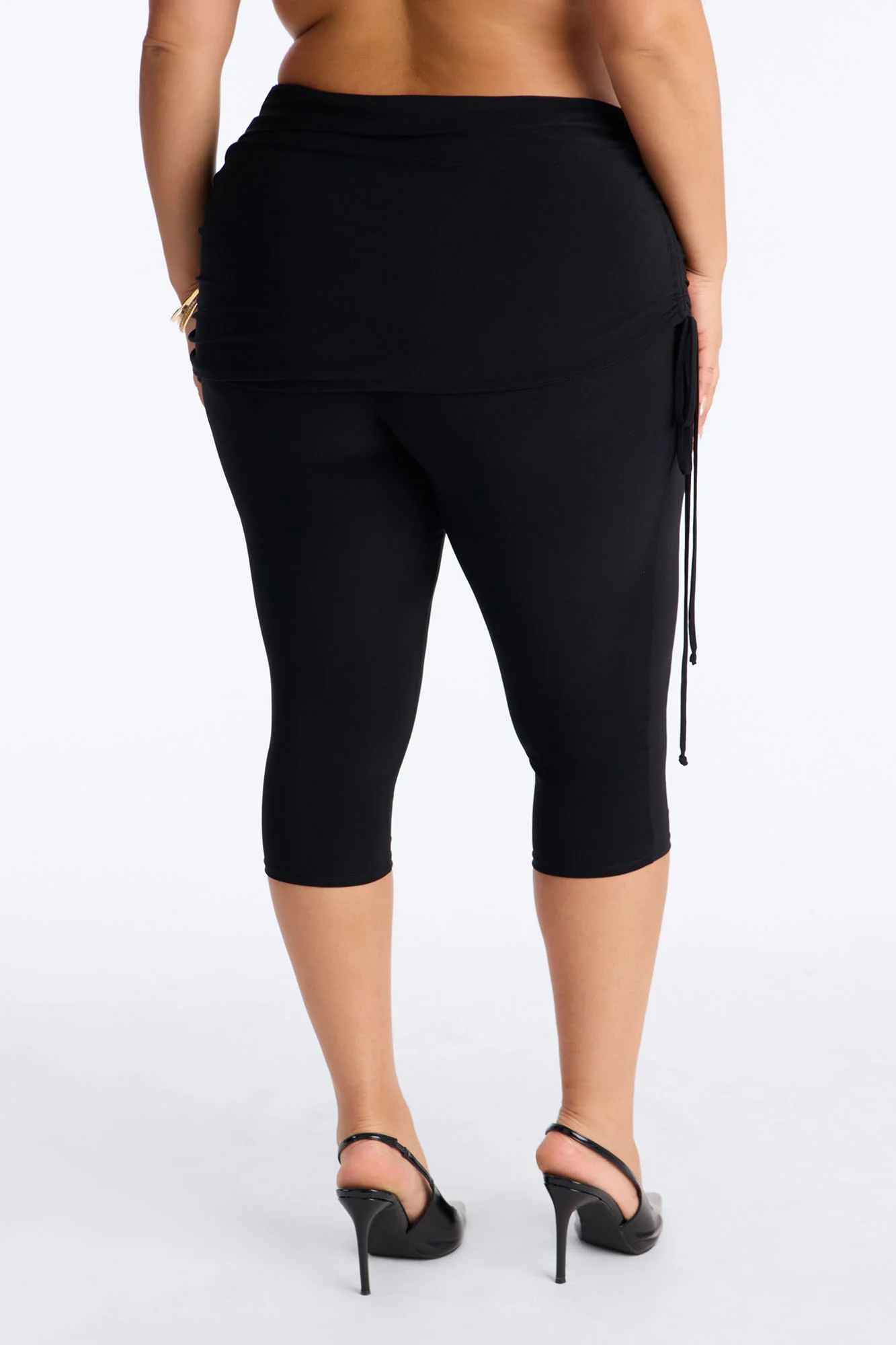 Teya Mid Rise Draped Ruched Capri Legging 19″ - Black - Image 8