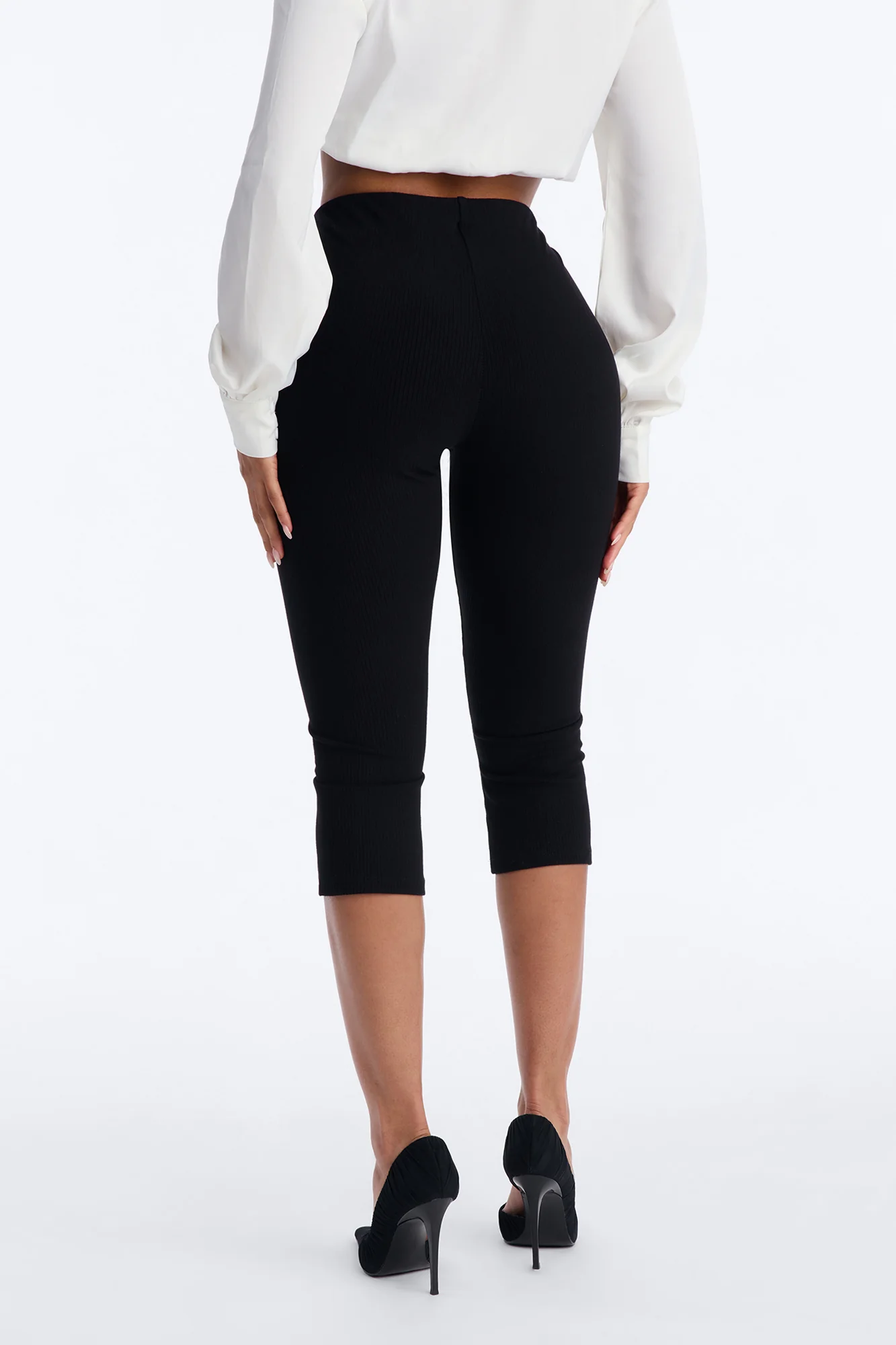 Ultra Ribbed Low Rise Capri Legging - Black - Image 3