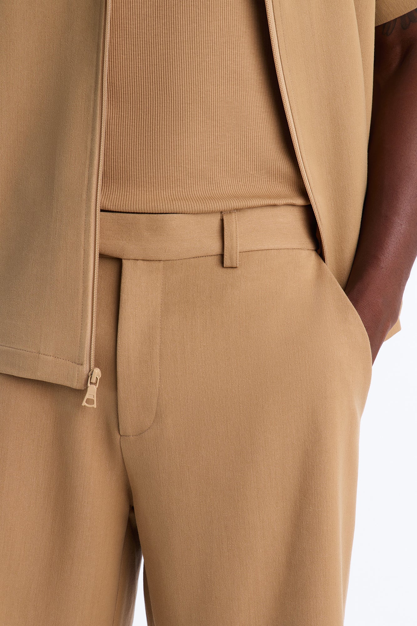 Ventura Tailored Relaxed Short - Brown - Image 3