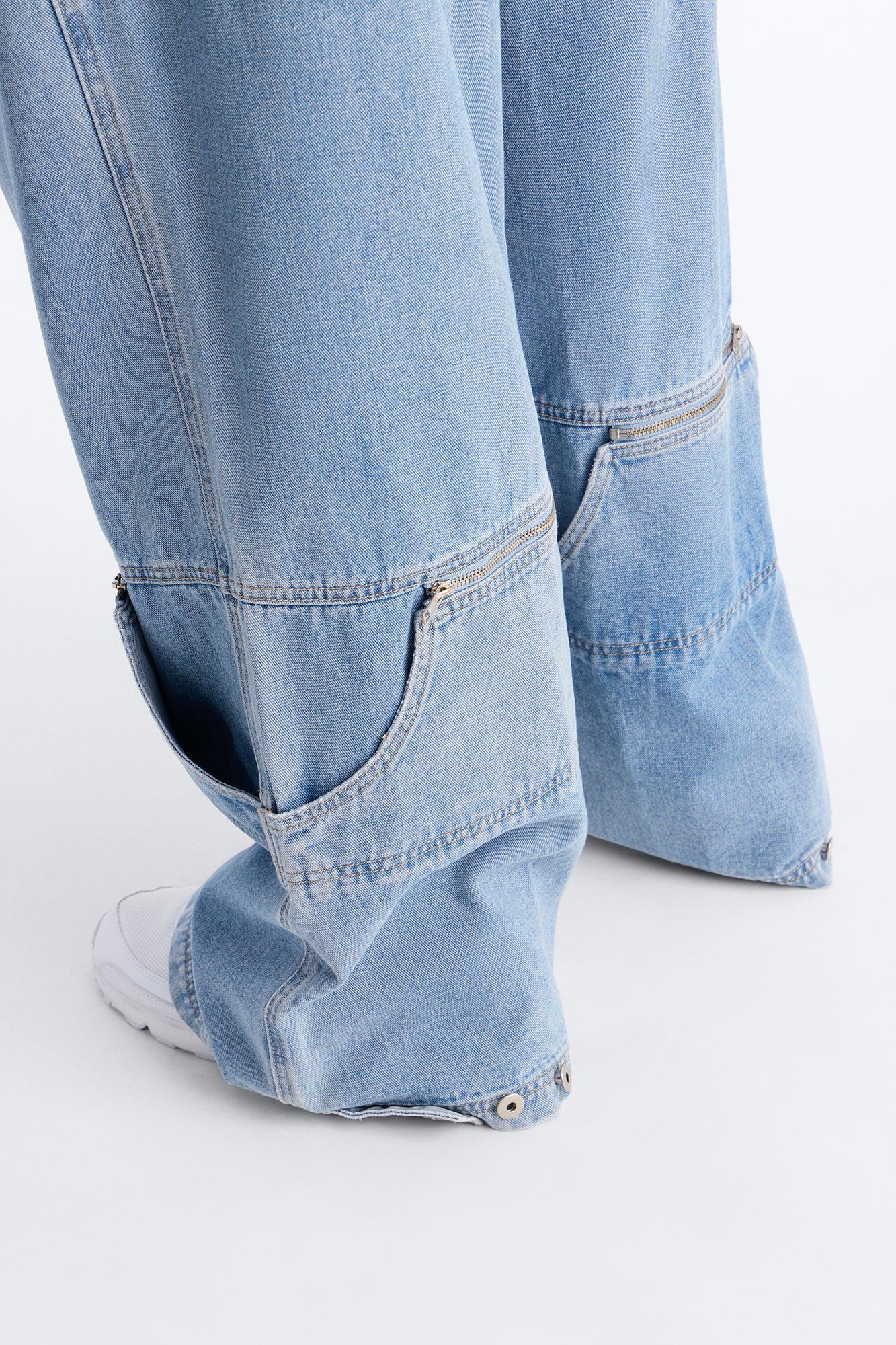 Zip-Off 2 Way Baggy Jean - Light Blue Wash - Image 8